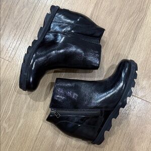 Sorel Joan of Arctic Wedge II Zip Boot in Black Patent Leather Size 9